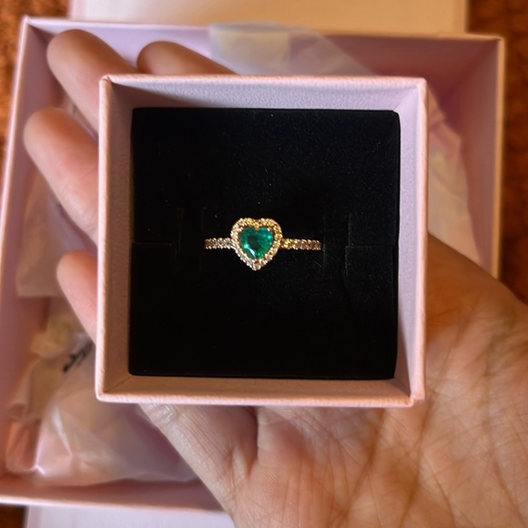 Brand new pandora ring - Picture 3 of 3